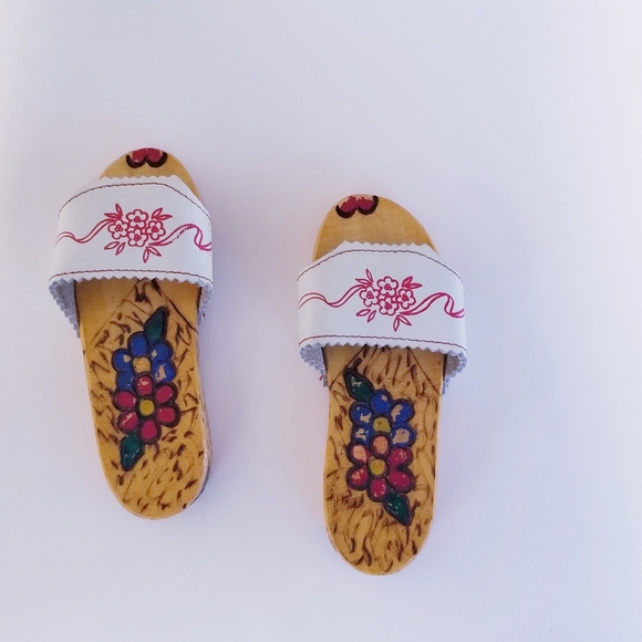 Vintage Handmade Wooden Sandals - Picture 5 of 7